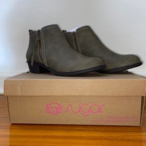 Woman’s Ankle Boots